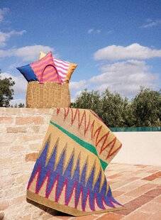 Le Journal de la Maison 571 Se relaxer au bord de la piscine
