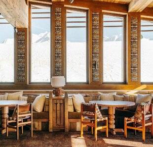 Le Journal de la Maison 576 Sur les hauteurs de Megève, l'agence Monts et Merveilles signe l'intimiste Refuge Chez La Tante.