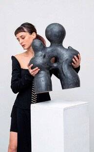 Le Journal de la Maison 577 Atelier Terre Brute.Cette artiste à fleur de peau sculpte la matière pour transcender ses émotions.