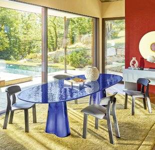 Le Journal de la Maison 578 Jusqu'à fin mai, Cassina fait escale à Cannes pour déployer ses pièces phares.