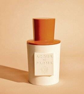 Le Journal de la Maison 578 Acqua di Parma dévoile « La Chapeau ! Piccola », une bougie deux-en-un aux formes singulières.