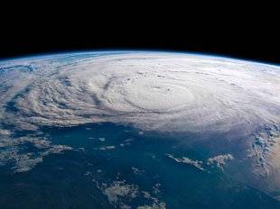 Science & Vie 1211 LES OURAGANS RALENTISSENT ET EN DEVIENNENT PLUS DANGEREUX