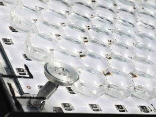 Science & Vie 1221 DES PANNEAUX SOLAIRES ULTRA-EFFICACES MÊME PAR TEMPS NUAGEUX