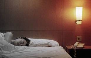 Science & Vie 1223 Dormir avec une lumière allumée fait prendre du poids
