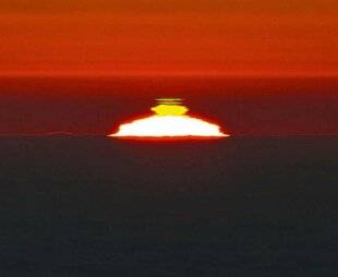 Science & Vie 1292 Pourquoi voit-on parfois un rayon vert lors d'un coucher de soleil ?