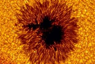 Science & Vie 1297 Le Soleil tourne-t-il sur lui-même ?