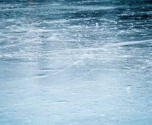 Science & Vie 1298 ON NE GLISSE PAS SUR LA GLACE POUR LES RAISONS QUE L'ON CROYAIT