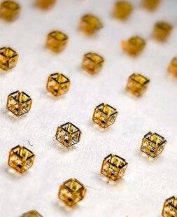 Science & Vie 1298 DES MICROROBOTS ÉVOLUENT EN ESSAIM DANS L'EAU