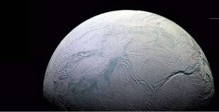 Science & Vie 1299 Sous la surface d'Encelade, un bain de chimie