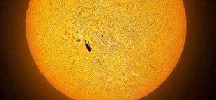 Science & Vie 1300 Le jour où un parachutiste a été photographié face au Soleil