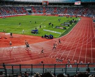 Science & Vie 1300 Pourquoi les athlètes tournent-ils dans le sens antihoraire