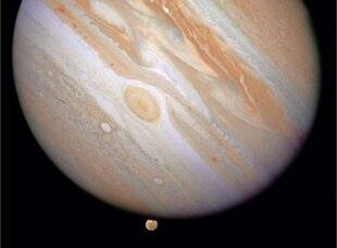 Science & Vie 1306 POURQUOI JUPITER ET SATURNE ONT DES SATELLITES SI DIFFÉRENTS