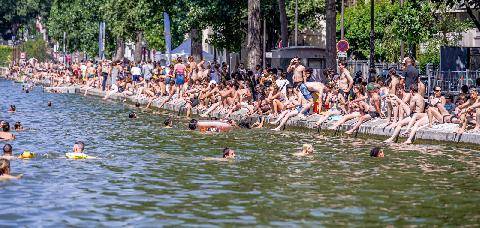 Science & Vie 1307 Le jour où la baignade dans Paris a semblé inévitable