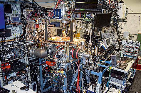 Science & Vie 1308 ON CONNAÎT ENFIN LE RAYON DU PROTON !