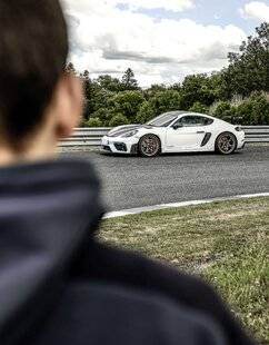 Sport Auto 753 Porsche 718 Cayman GT4 RS