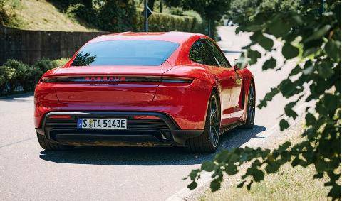 Sport Auto 775 Porsche Taycan GTS E-Shift