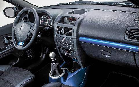 Sport Auto 776 Renault Sport Clio V6 De 2000 à 2005 A partir de 58 000 €