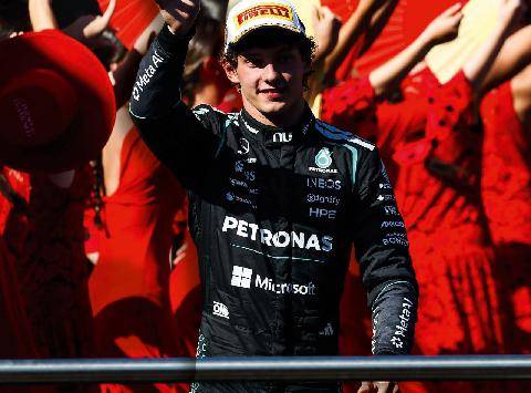 Sport Auto 777 DANS LES COULISSES DES GRANDS PRIX