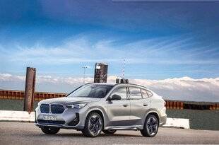 L'Auto-Journal évasion & SUV 105 BMW iX2 - DOUBLE JEU