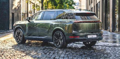 L'Auto-Journal évasion & SUV 118 LEXUS TZSALON WATTÉ