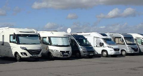 L'Auto-Journal évasion & SUV 118 LE MARCHÉ DES VDL SE MAINTIENT