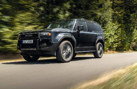 L'Auto-Journal évasion & SUV 118 TOYOTA LAND CRUISER NOIR DÉSIR