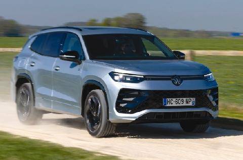 L'Auto-Journal évasion & SUV 118 Volkswagen Tayron Copié-collé allongé