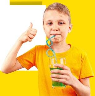 Science & Vie Découvertes 331 Souffler dans son verre avec une paille pour faire des bulles change le goût d'une boisson.
