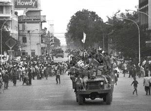 Les Cahiers de Science & Vie 222 PHNOM PENH TOMBE AUX MAINS DES KHMERS ROUGES