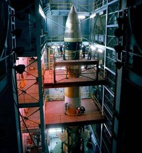 Les Cahiers de Science et Vie 227 NEUF PUISSANCES NUCLÉAIRES…  OFFICIELLES