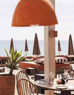 Biba 527 On mange quoi sur les plages branchouilles de Ramatuelle ?