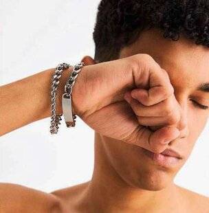 Biba Poche 529 Trouver bracelet à son poignet