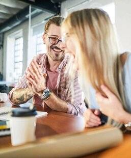 Biba Poche 540 L'amitié au travail : bonne ou mauvaise idée ?
