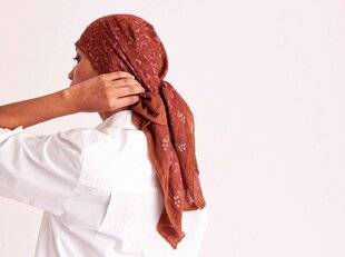 Biba 543 Un foulard pour Février Lilas