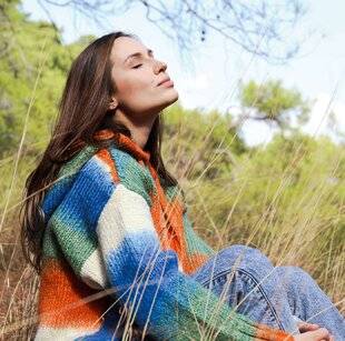 Biba Poche 544 ELLES ONT 20 ans (ENVIRON) D'ÂGE MENTAL