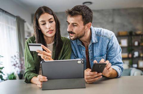 Biba Poche 549 Comment éviter de se faire plumer en couple ?