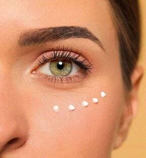 Modes & Travaux 1487 UN SOIN CONTOUR DE L'ŒIL