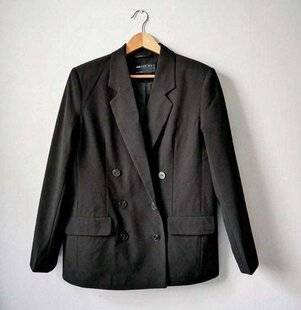 Modes & Travaux 1495 Je transforme mon blazer en veste courte sans manches