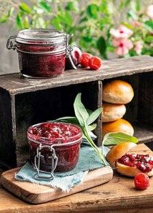 Modes & Travaux 1496 Confiture de prunes et framboises à la sauge