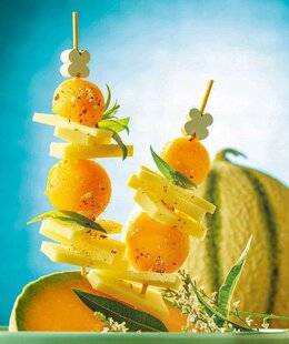 Modes & Travaux 1496 MINI-BROCHETTES DE MELON, BEAUFORT AOP ET VERVEINE
