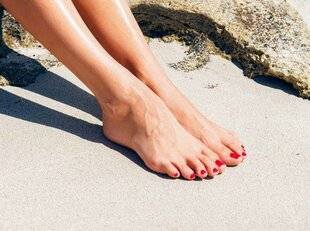 Modes & Travaux 1497 POURQUOI LA MYCOSE DE PIEDS EST PLUS FRÉQUENTE EN ÉTÉ ?