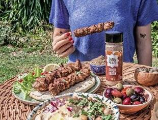 Modes & Travaux 1507 BROCHETTES DE POULET MARINÉES AUX ÉPICES CHICH TAOUK