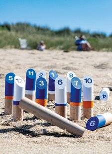Modes & Travaux 1509 UN JEU DE QUILLES SCANDINAVE