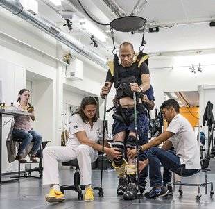 Science & Vous par Science et Vie 40 Peut-on faire remarcher un paraplégique ?