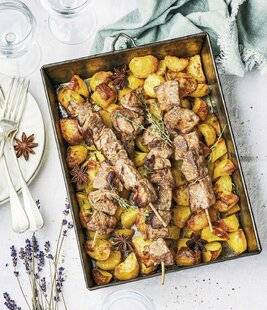Marmiton 79 Brochettes d'agneau et pommes rôties fondantes à la badiane et au thym