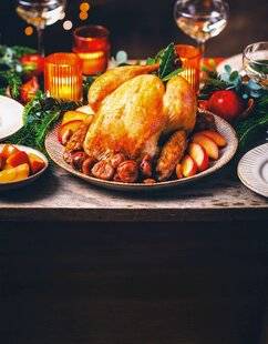 Marmiton 80 Poulet du Bourbonnais farci à la poire et au pain d'épices