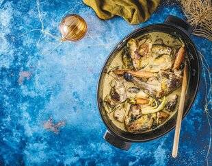 Marmiton 80 Cocotte de pintade à la sauce crémant et morilles