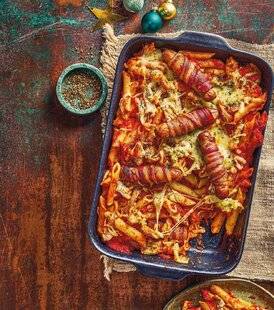 Marmiton 80 Pâtes au gratin à l'effiloché de volaille et saucisses en habit de pancetta