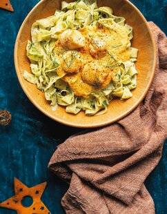 Marmiton 80 Tagliatelles d'épinards, saint-jacques et sauce corail et safran
