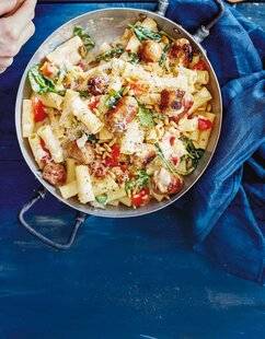 Marmiton 85 Tortiglionis saucisse, épinards, tomate et pignons